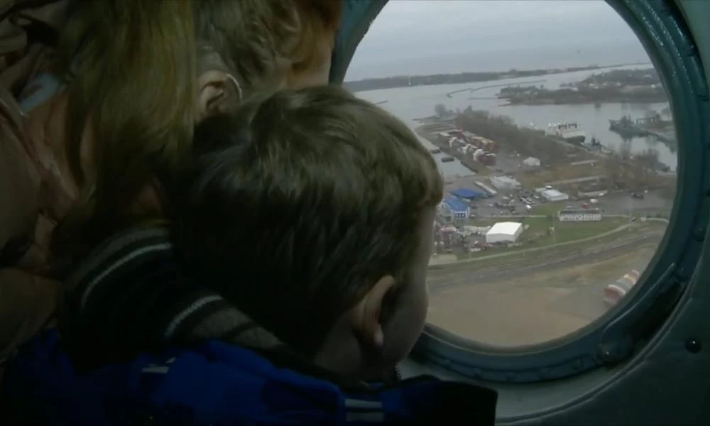 Εξάχρονος με αναπηρία... πιλοτάρει ρωσικό στρατιωτικό ελικόπτερο (ΒΙΝΤΕΟ)